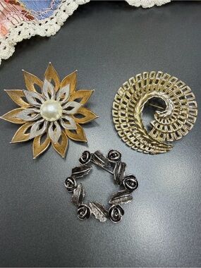 Vintage Sarah Coventry Brooches  #3SARA